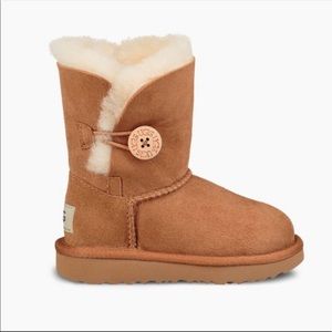 New with out tags toddler Bailey button UGG boots